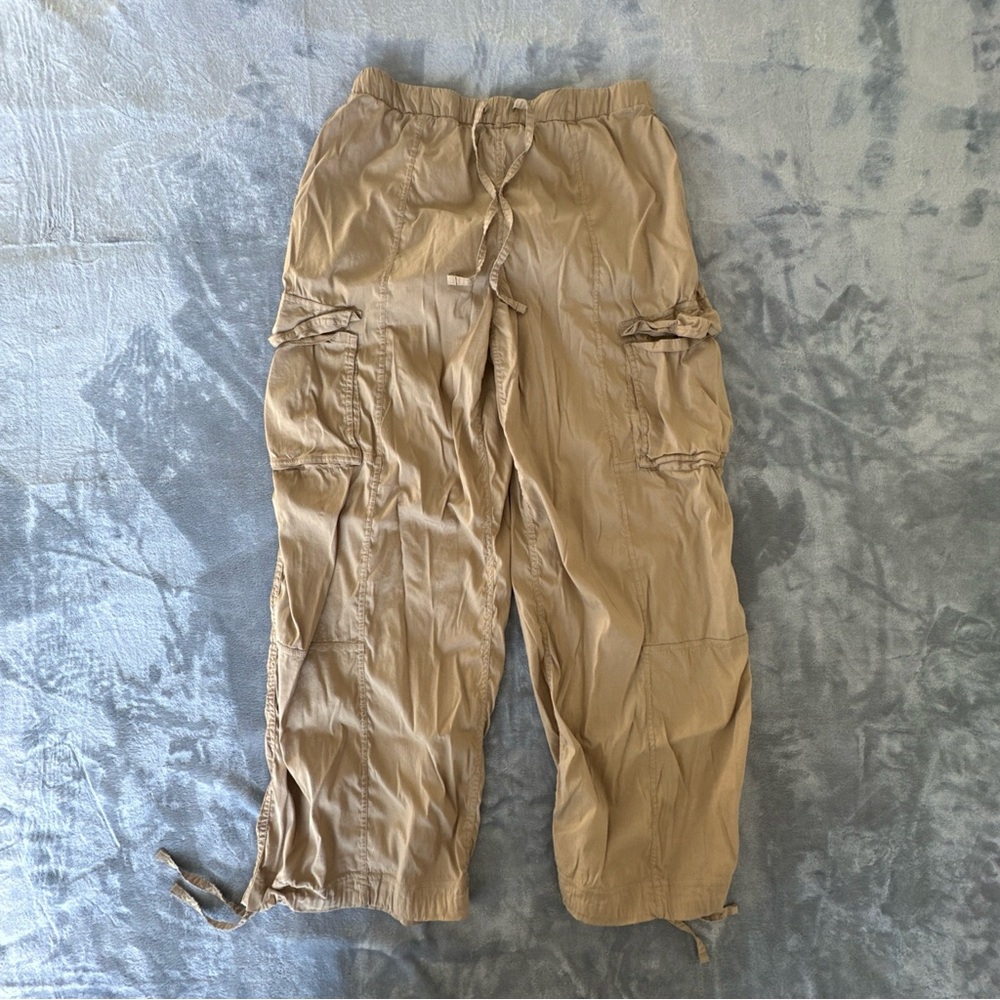 Lululemon Womens Medium Tan Lightweight Mid Rise Cargo Pants